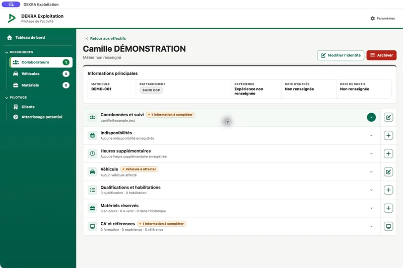 Fiche collaborateur DEKRA avec un profil fictif et les rubriques de suivi métier